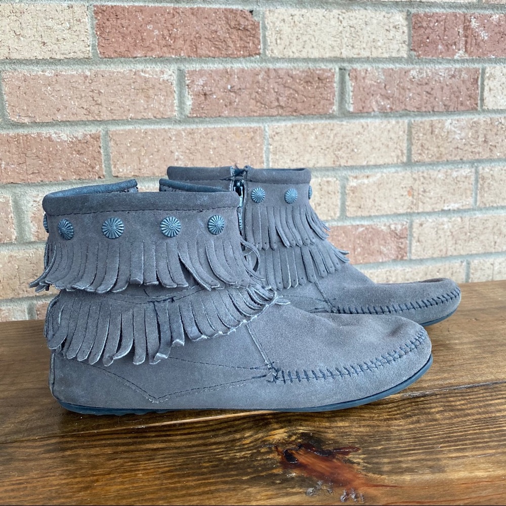 Minnetonka Double Fringe side zip ankle boots 9.5